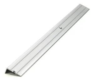 angulo irregular aluminio cromo mate 2,5m 2363