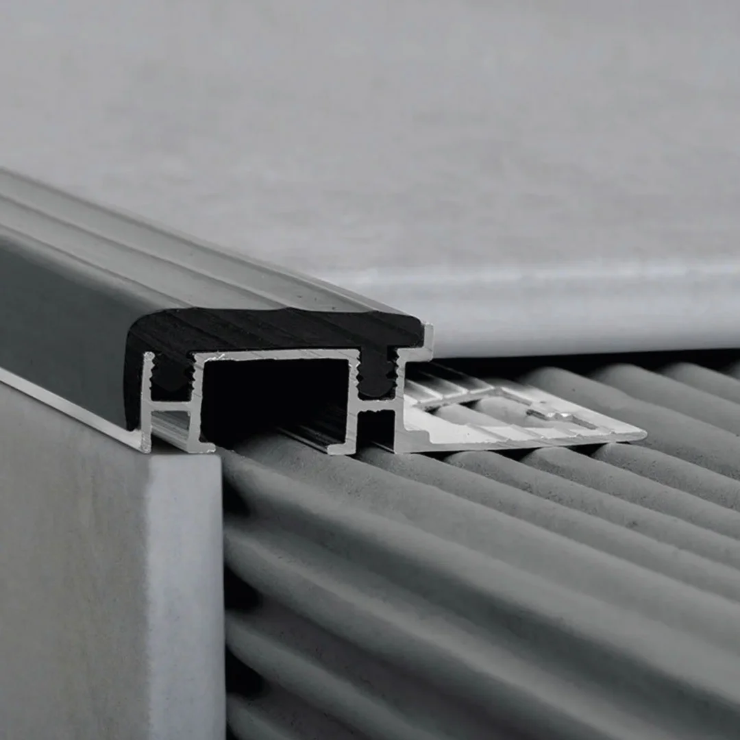 protector escl alu/pvc 10x30mmx2,5m neg 3924 atrim - Imagen 2