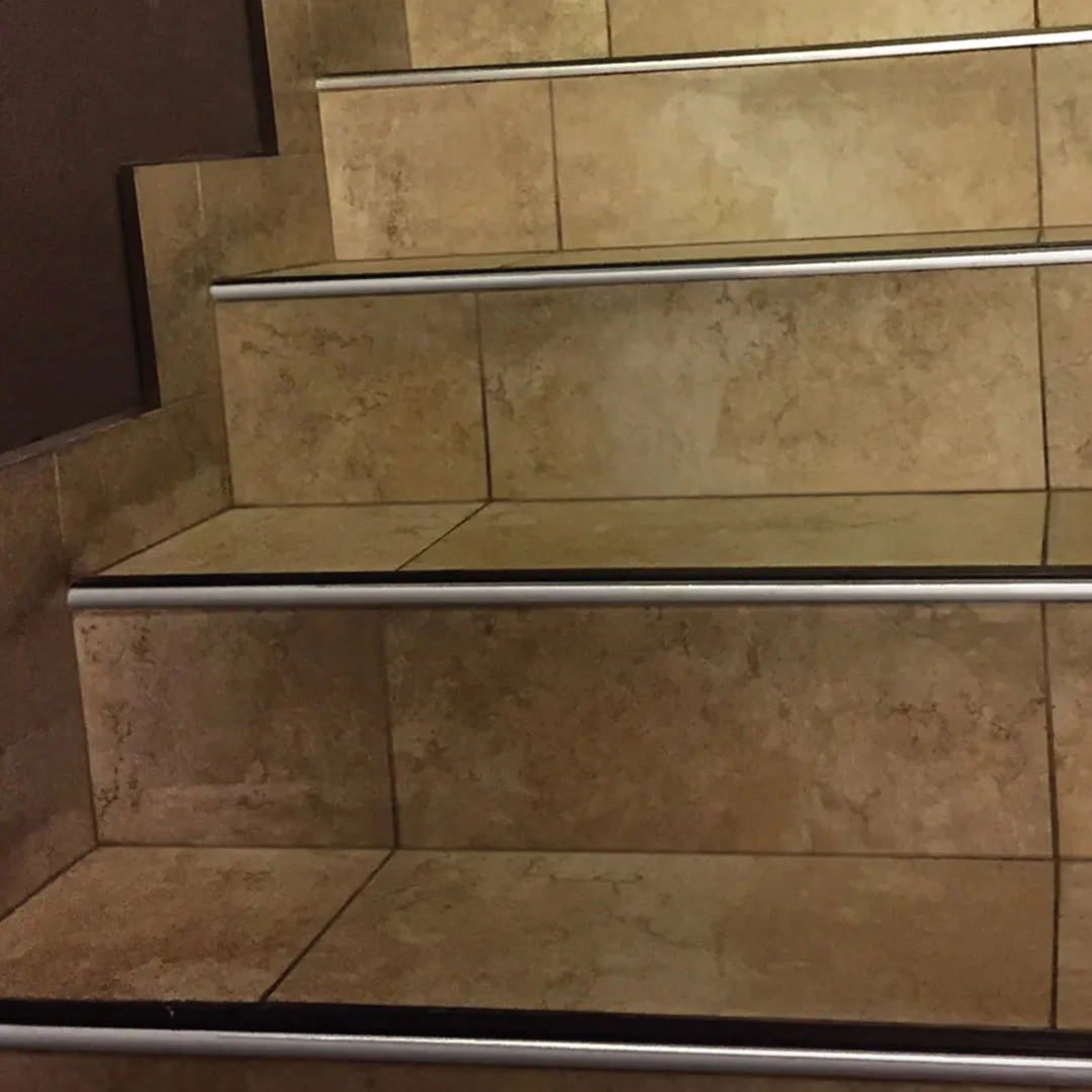 protector escl alu/pvc 10x30mmx2,5m neg 3924 atrim - Imagen 3